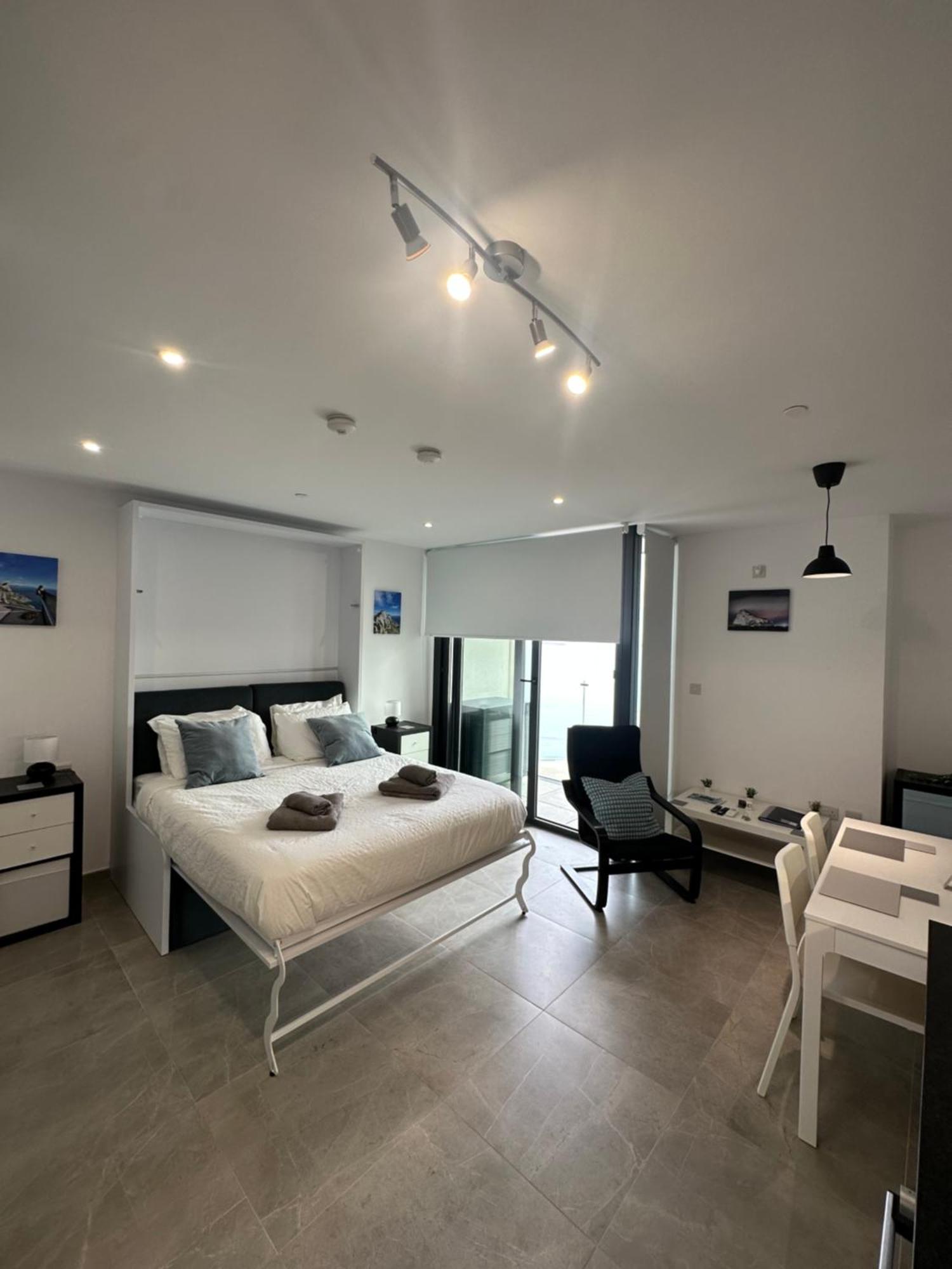 E1 Apartment High Level Sea View 지브롤터 외부 사진